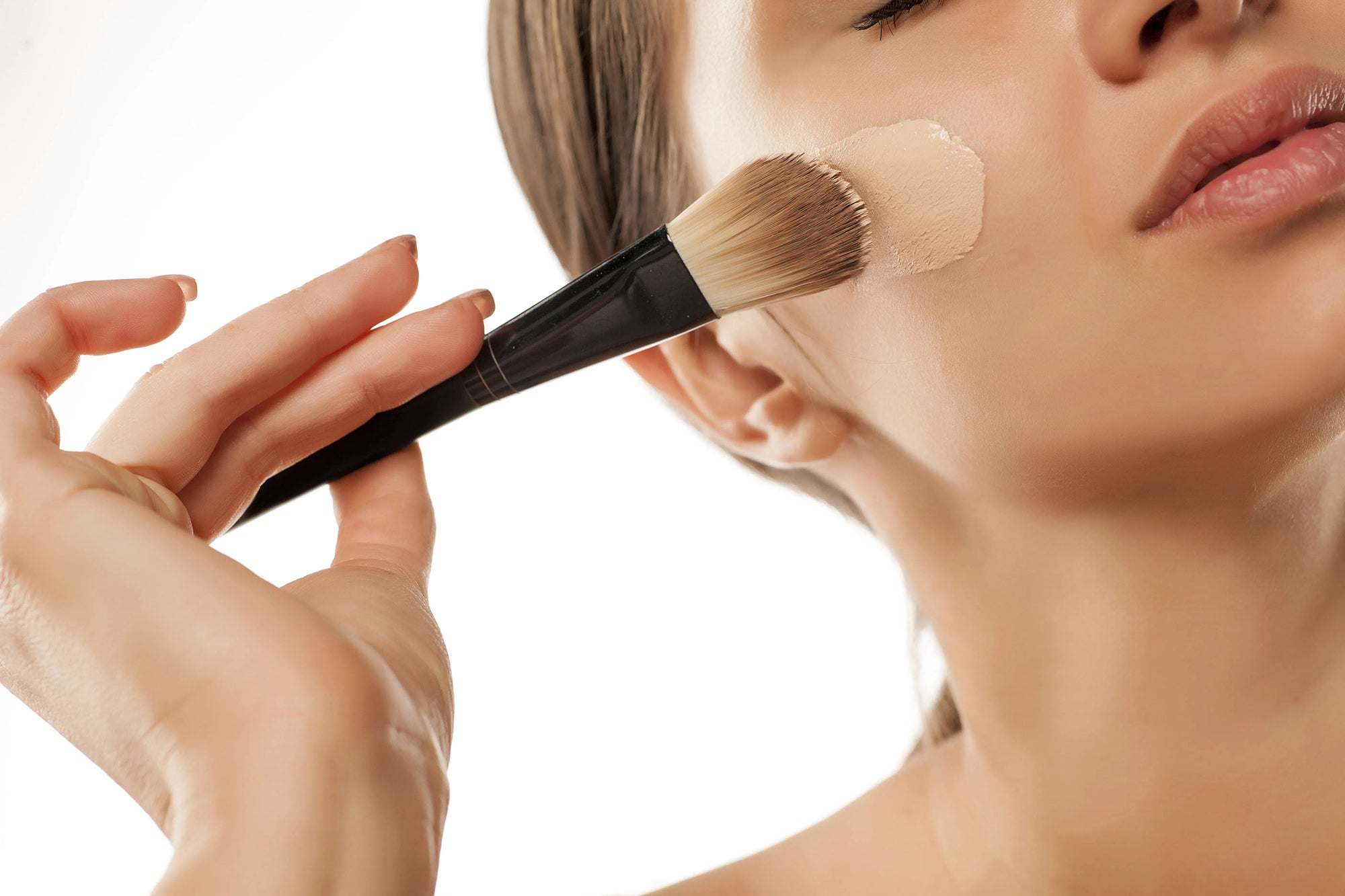 Foundation makeup for every skin type. Tips for a beautiful base